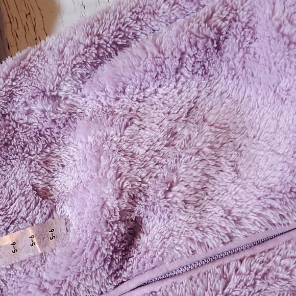 🆕️ UNIQLO KIDS PURPLE FLUFFY JACKET 💜 - Picture 3 of 8